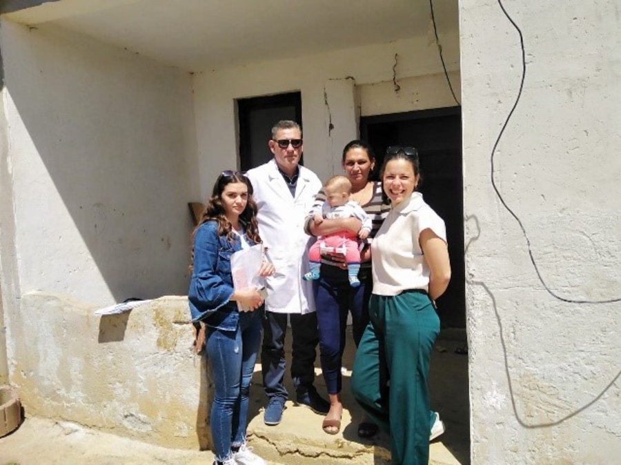 Erisa's family with the CONCORDIA medical staff